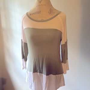Women’s size small color block 3/4 sleeve tee